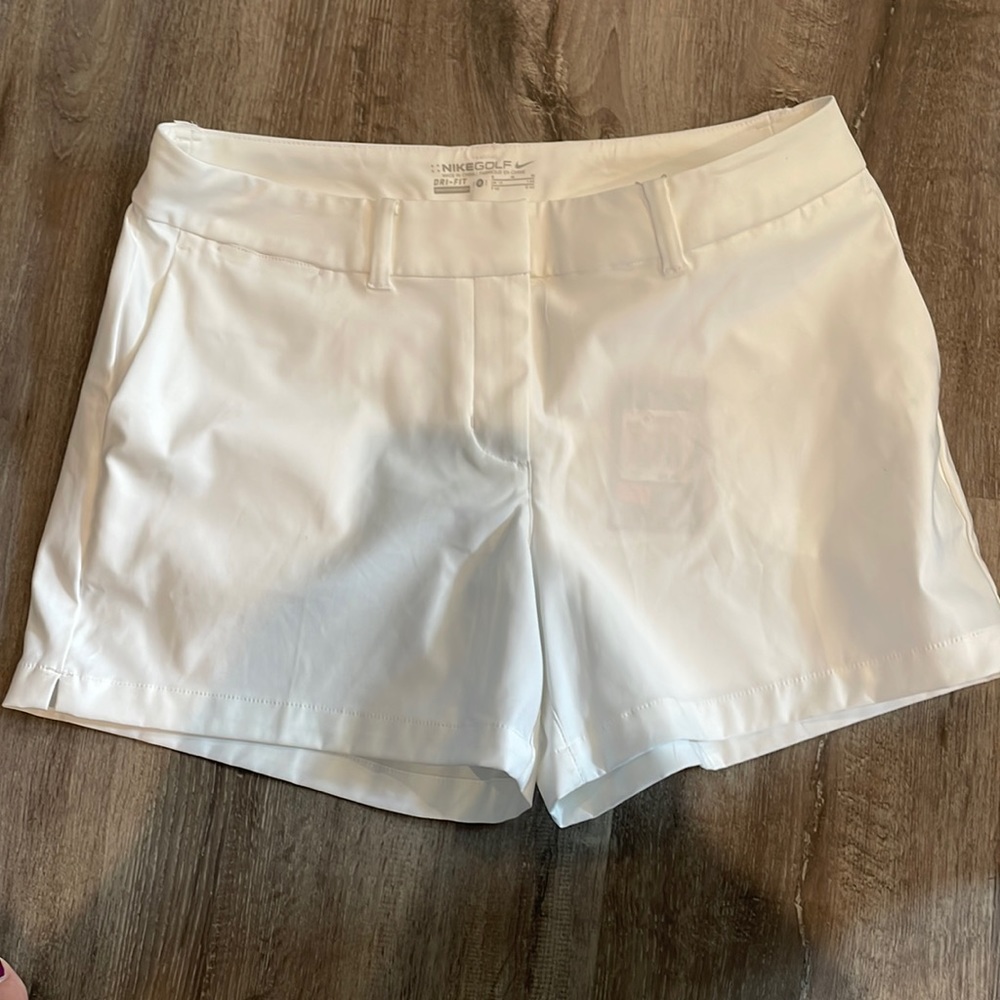 New with tags Nike women’s golf shorts